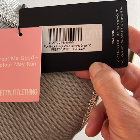 Prettylittlething black dress 
Plus size with tags - Picture 6 of 8